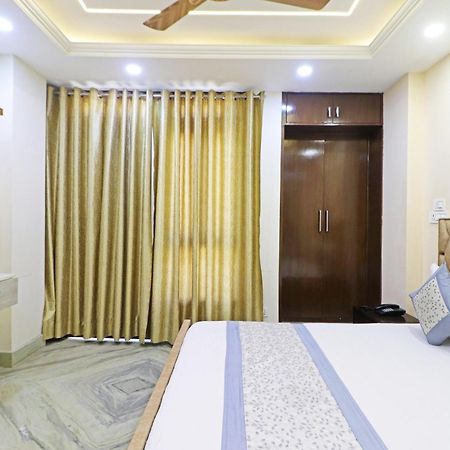 Hotel Samrat Residency 10 Mints Walking Distance Nizamuddin Railway Station นิวเดลี ภายนอก รูปภาพ