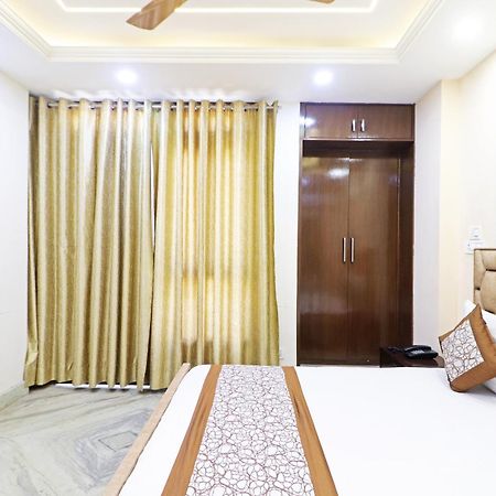 Hotel Samrat Residency 10 Mints Walking Distance Nizamuddin Railway Station นิวเดลี ภายนอก รูปภาพ