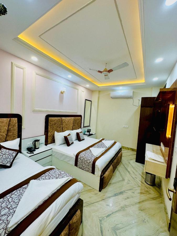 Hotel Samrat Residency 10 Mints Walking Distance Nizamuddin Railway Station นิวเดลี ภายนอก รูปภาพ