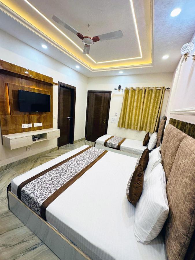 Hotel Samrat Residency 10 Mints Walking Distance Nizamuddin Railway Station นิวเดลี ภายนอก รูปภาพ