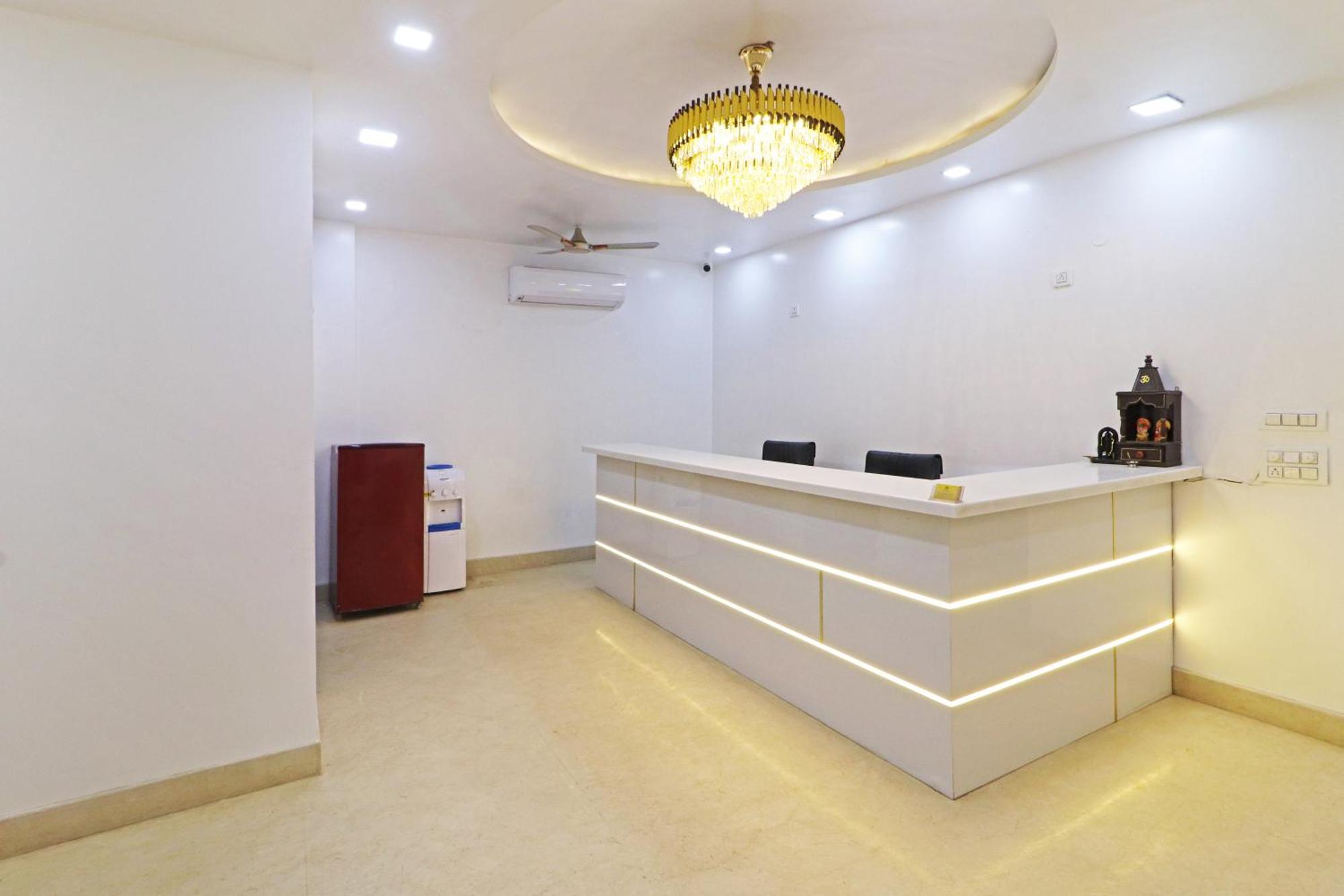 Hotel Samrat Residency 10 Mints Walking Distance Nizamuddin Railway Station นิวเดลี ภายนอก รูปภาพ