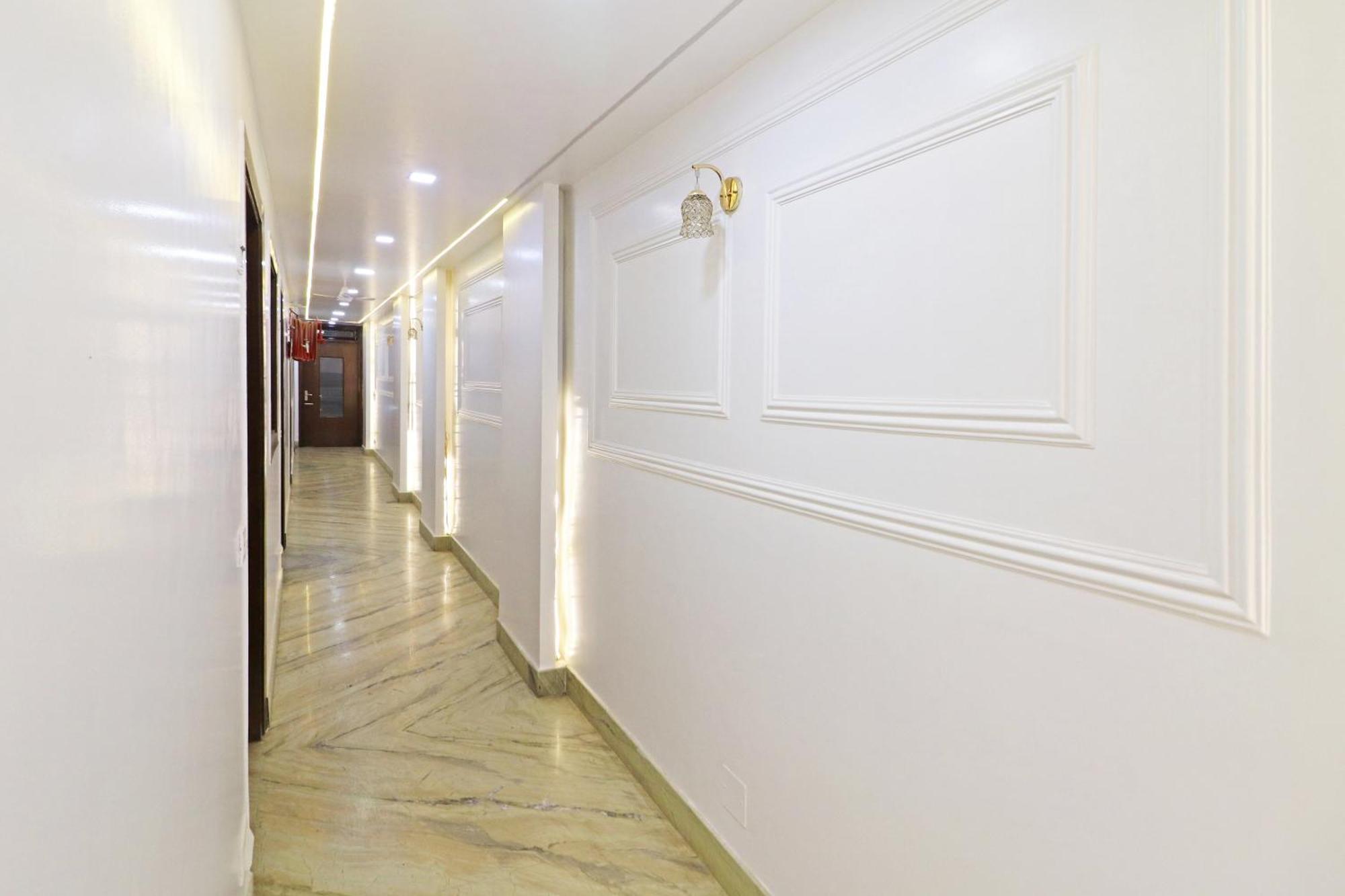 Hotel Samrat Residency 10 Mints Walking Distance Nizamuddin Railway Station นิวเดลี ภายนอก รูปภาพ