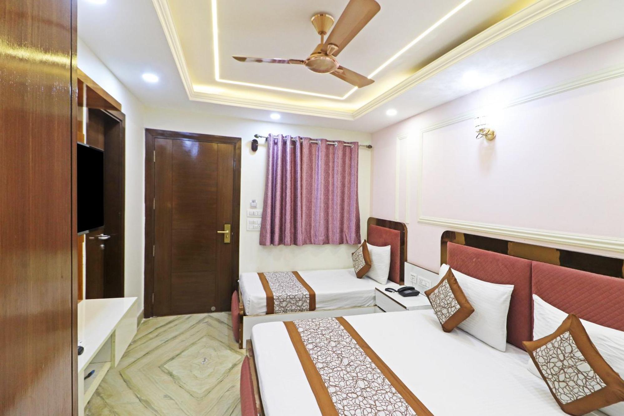 Hotel Samrat Residency 10 Mints Walking Distance Nizamuddin Railway Station นิวเดลี ภายนอก รูปภาพ