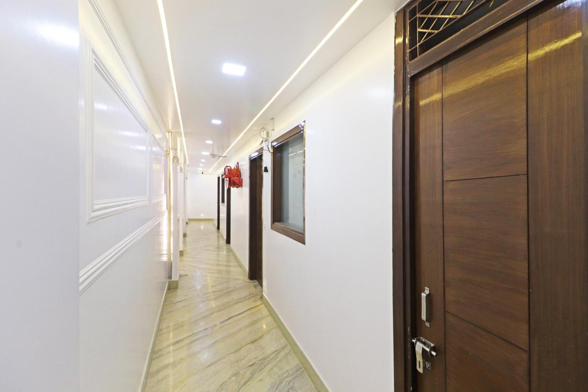 Hotel Samrat Residency 10 Mints Walking Distance Nizamuddin Railway Station นิวเดลี ภายนอก รูปภาพ