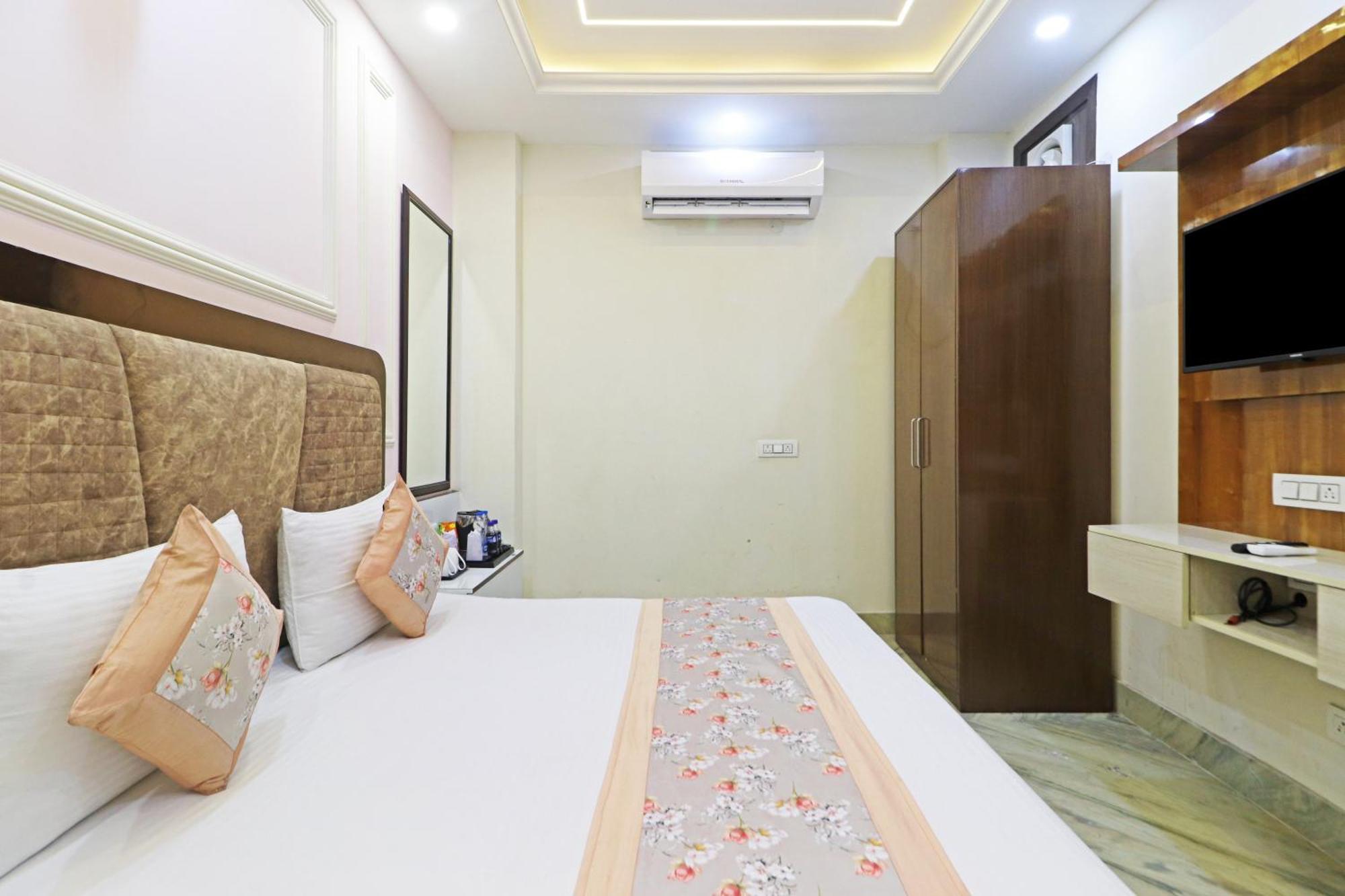 Hotel Samrat Residency 10 Mints Walking Distance Nizamuddin Railway Station นิวเดลี ภายนอก รูปภาพ