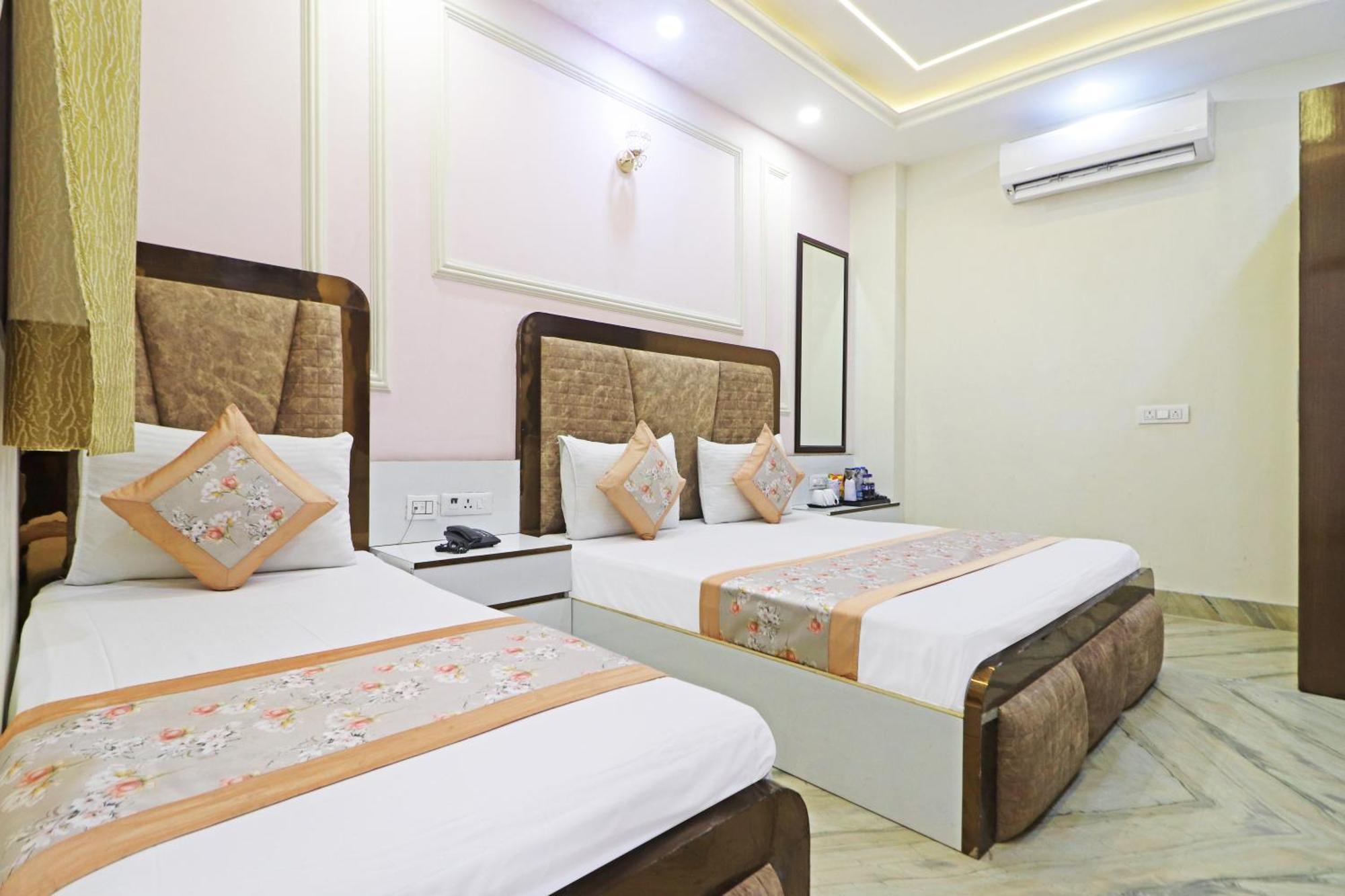 Hotel Samrat Residency 10 Mints Walking Distance Nizamuddin Railway Station นิวเดลี ภายนอก รูปภาพ