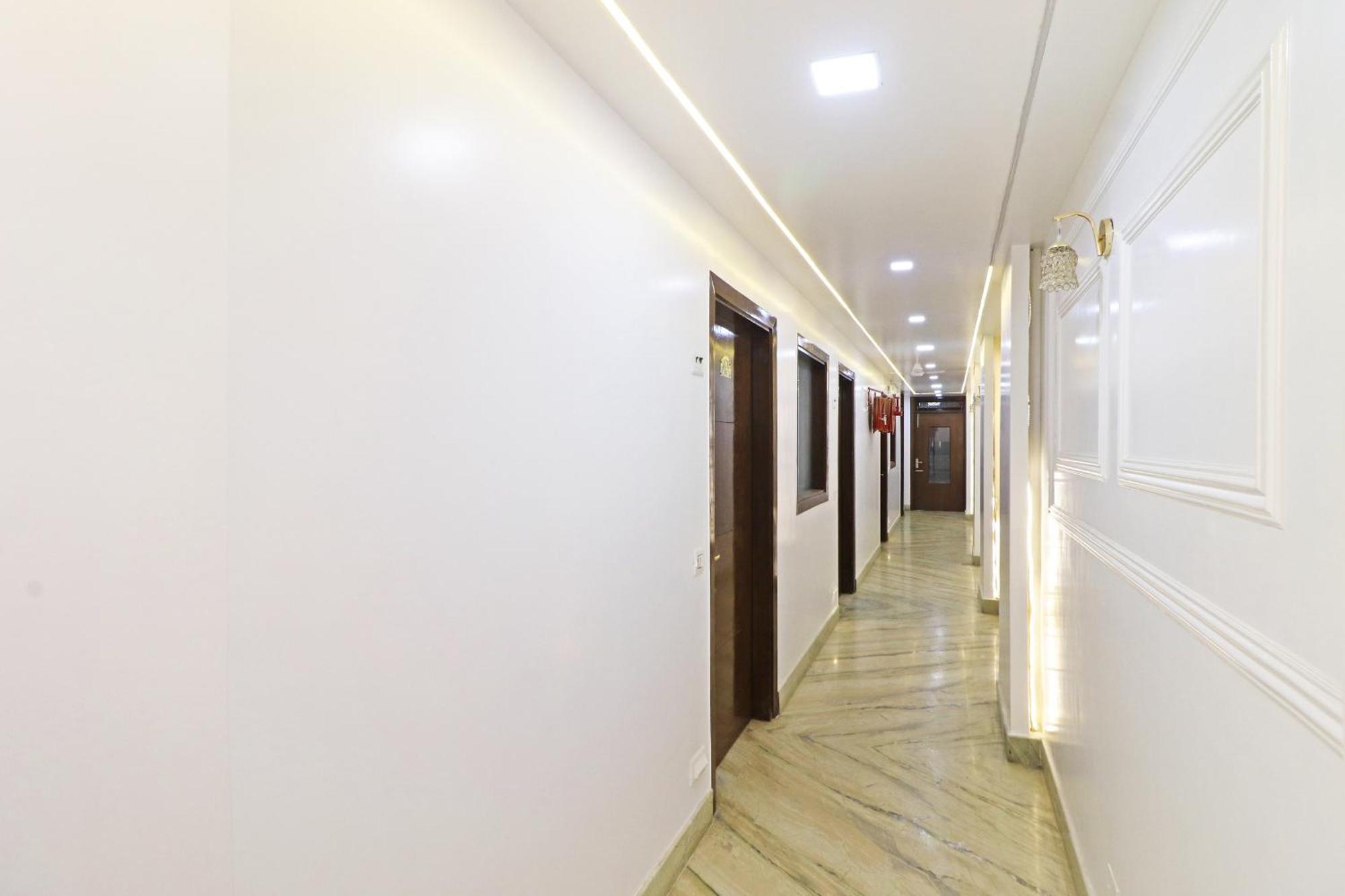 Hotel Samrat Residency 10 Mints Walking Distance Nizamuddin Railway Station นิวเดลี ภายนอก รูปภาพ