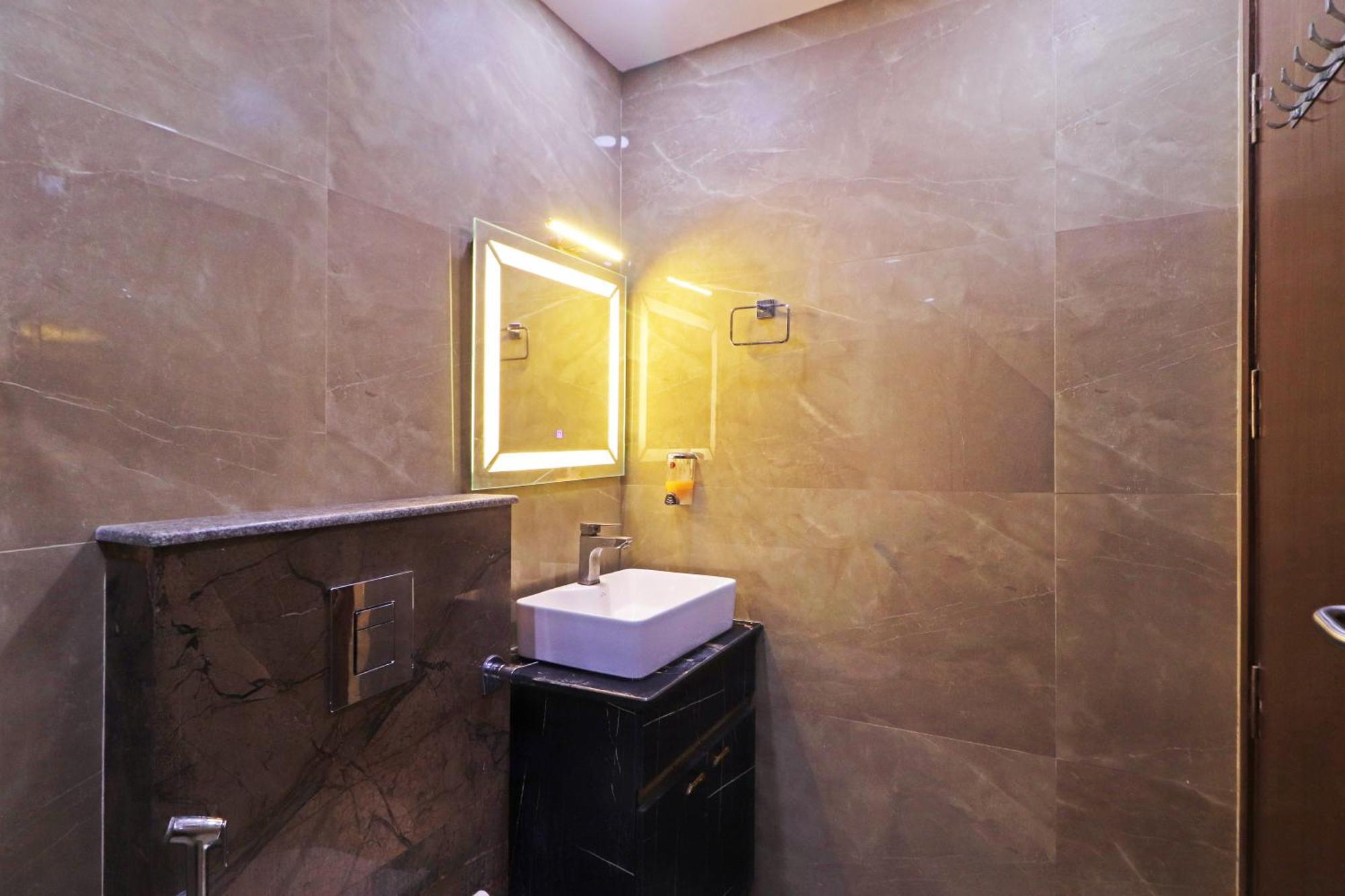 Hotel Samrat Residency 10 Mints Walking Distance Nizamuddin Railway Station นิวเดลี ภายนอก รูปภาพ