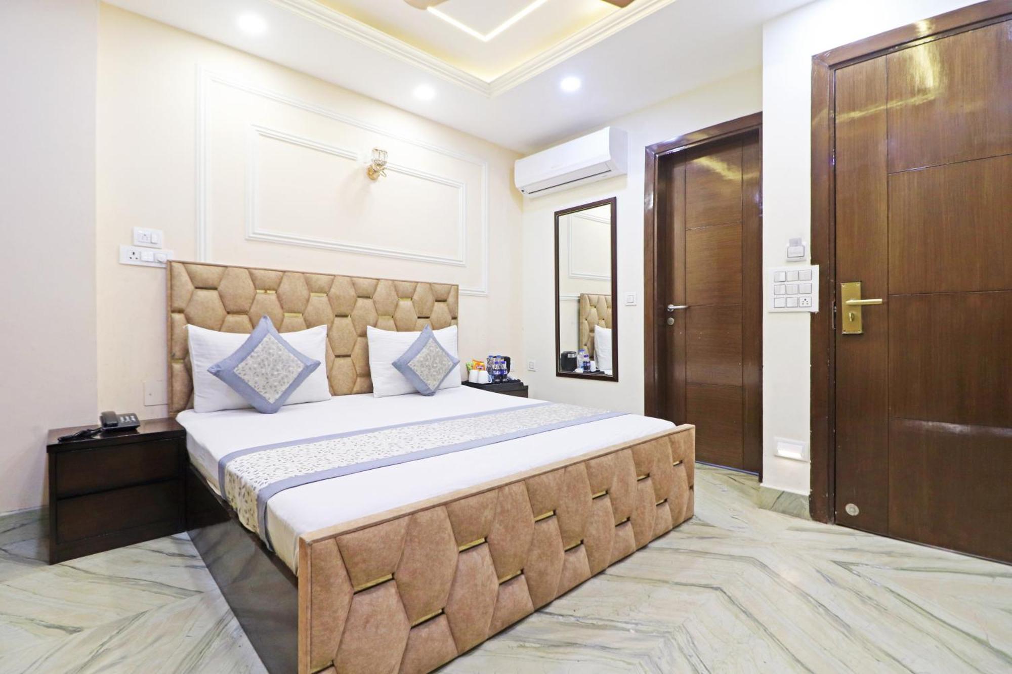 Hotel Samrat Residency 10 Mints Walking Distance Nizamuddin Railway Station นิวเดลี ภายนอก รูปภาพ