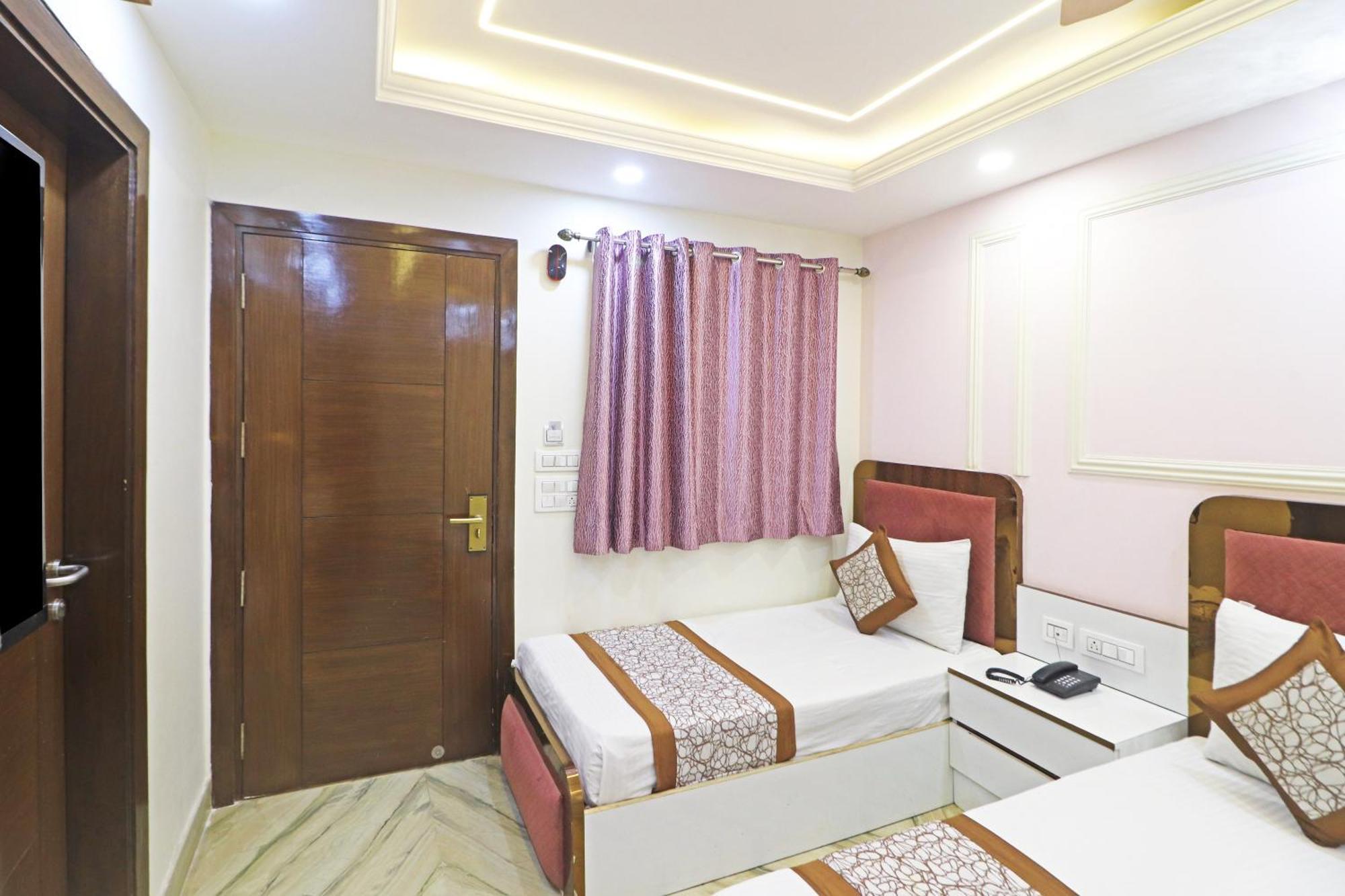 Hotel Samrat Residency 10 Mints Walking Distance Nizamuddin Railway Station นิวเดลี ภายนอก รูปภาพ
