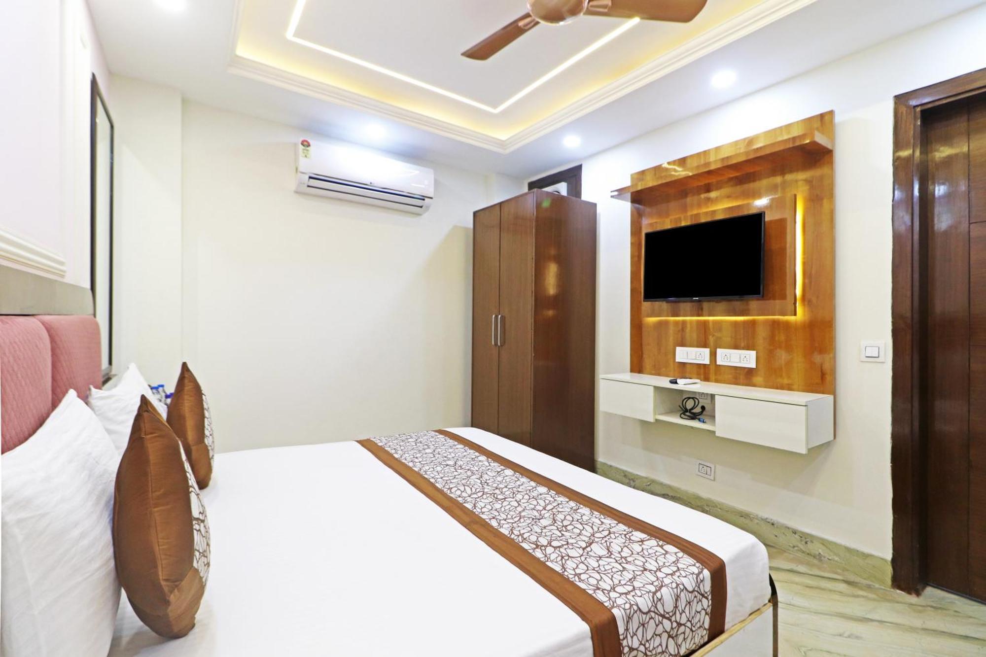 Hotel Samrat Residency 10 Mints Walking Distance Nizamuddin Railway Station นิวเดลี ภายนอก รูปภาพ