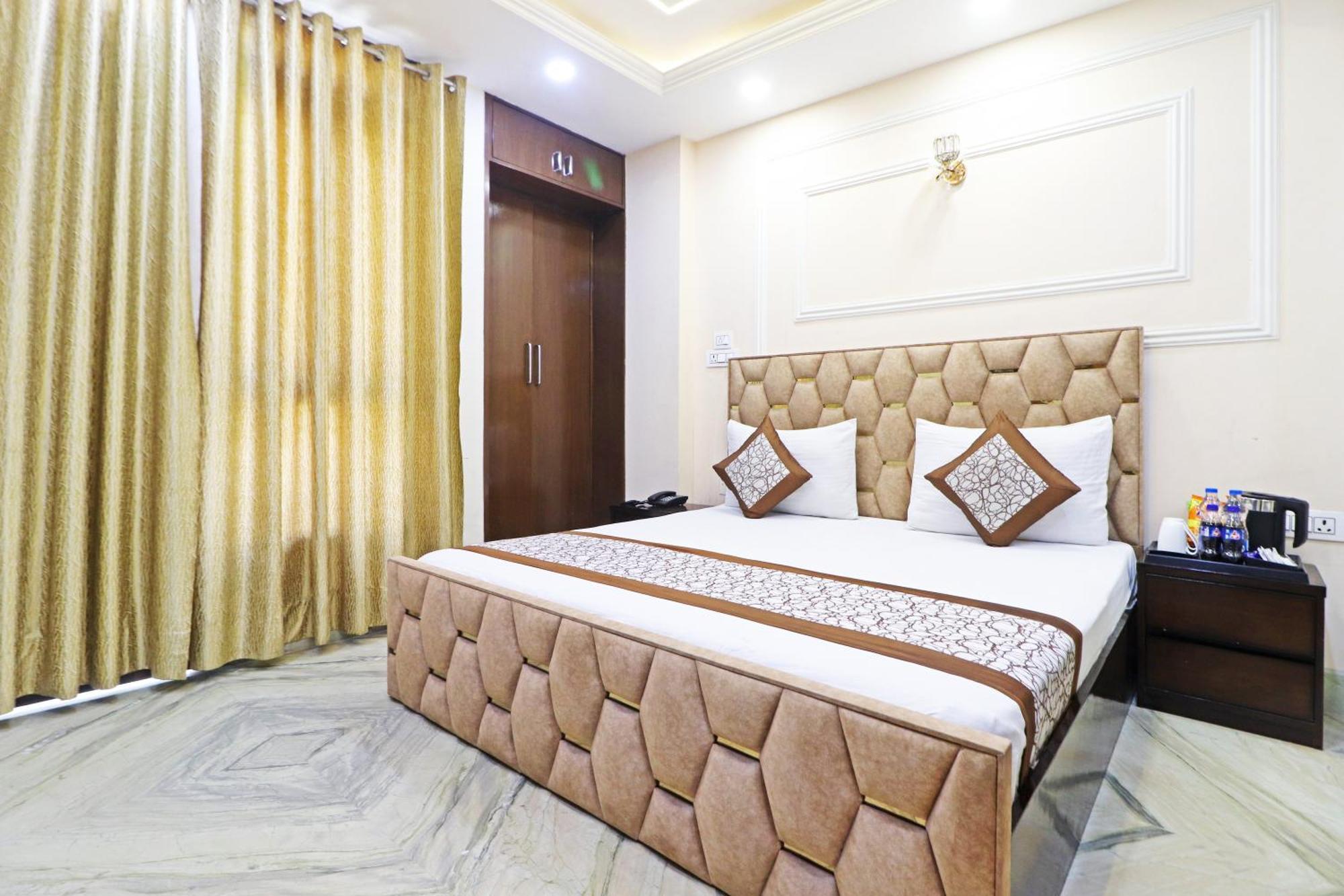 Hotel Samrat Residency 10 Mints Walking Distance Nizamuddin Railway Station นิวเดลี ภายนอก รูปภาพ