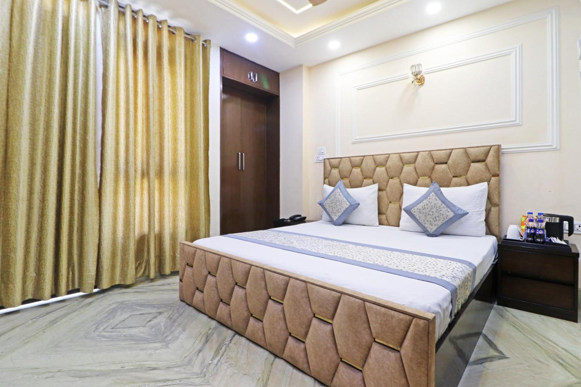 Hotel Samrat Residency 10 Mints Walking Distance Nizamuddin Railway Station นิวเดลี ภายนอก รูปภาพ