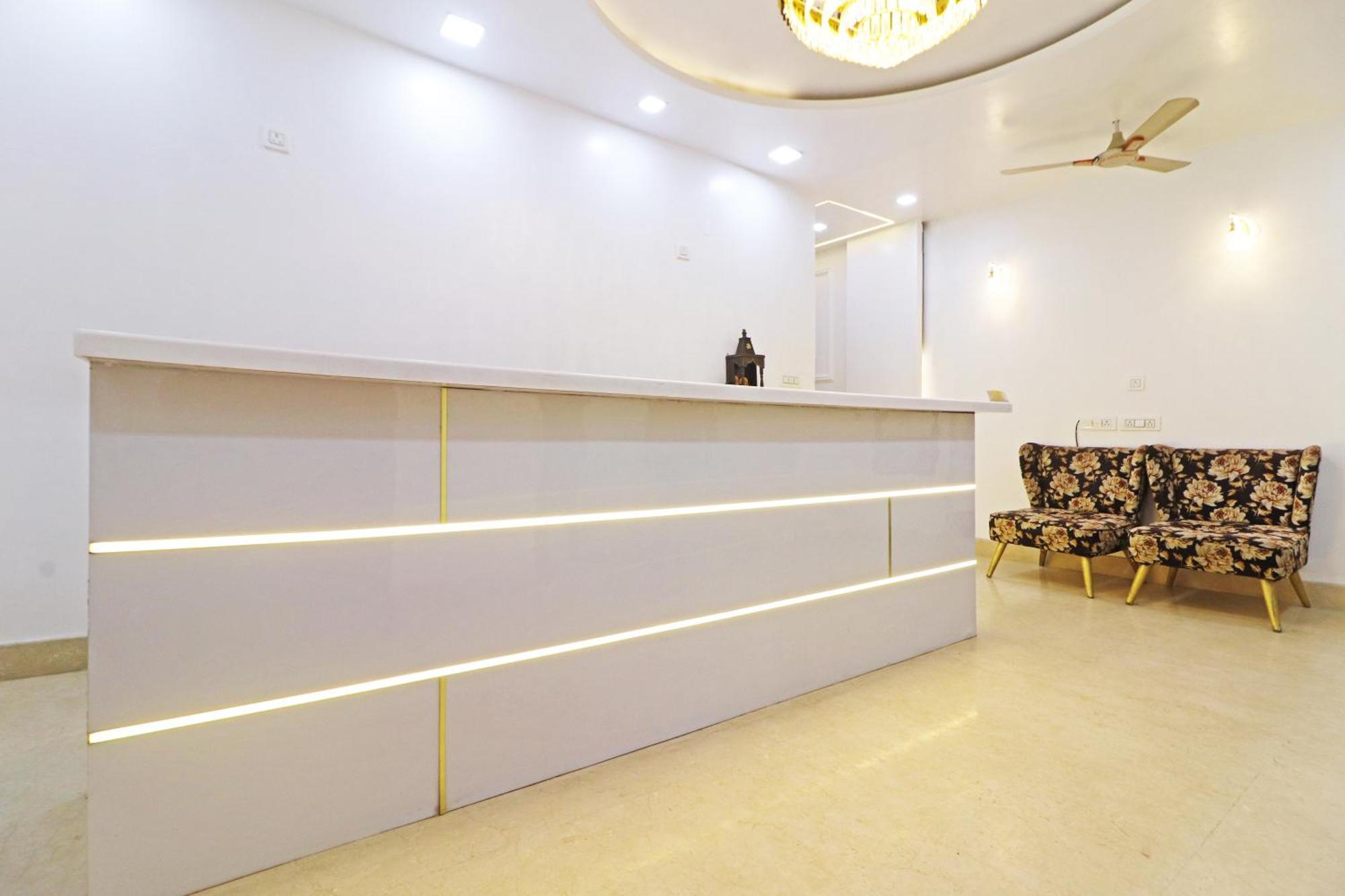 Hotel Samrat Residency 10 Mints Walking Distance Nizamuddin Railway Station นิวเดลี ภายนอก รูปภาพ