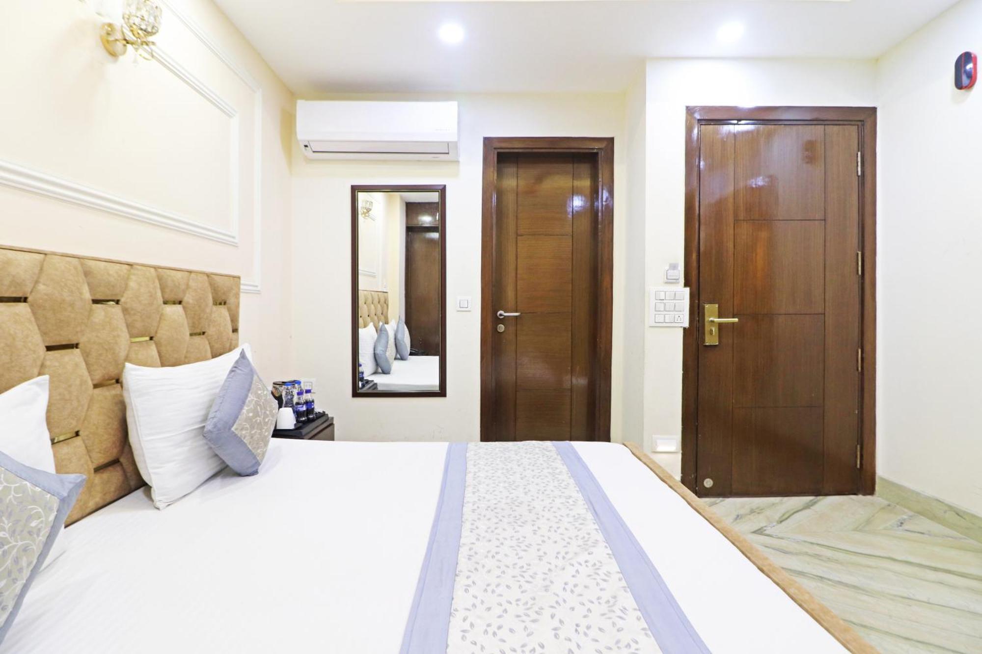 Hotel Samrat Residency 10 Mints Walking Distance Nizamuddin Railway Station นิวเดลี ภายนอก รูปภาพ