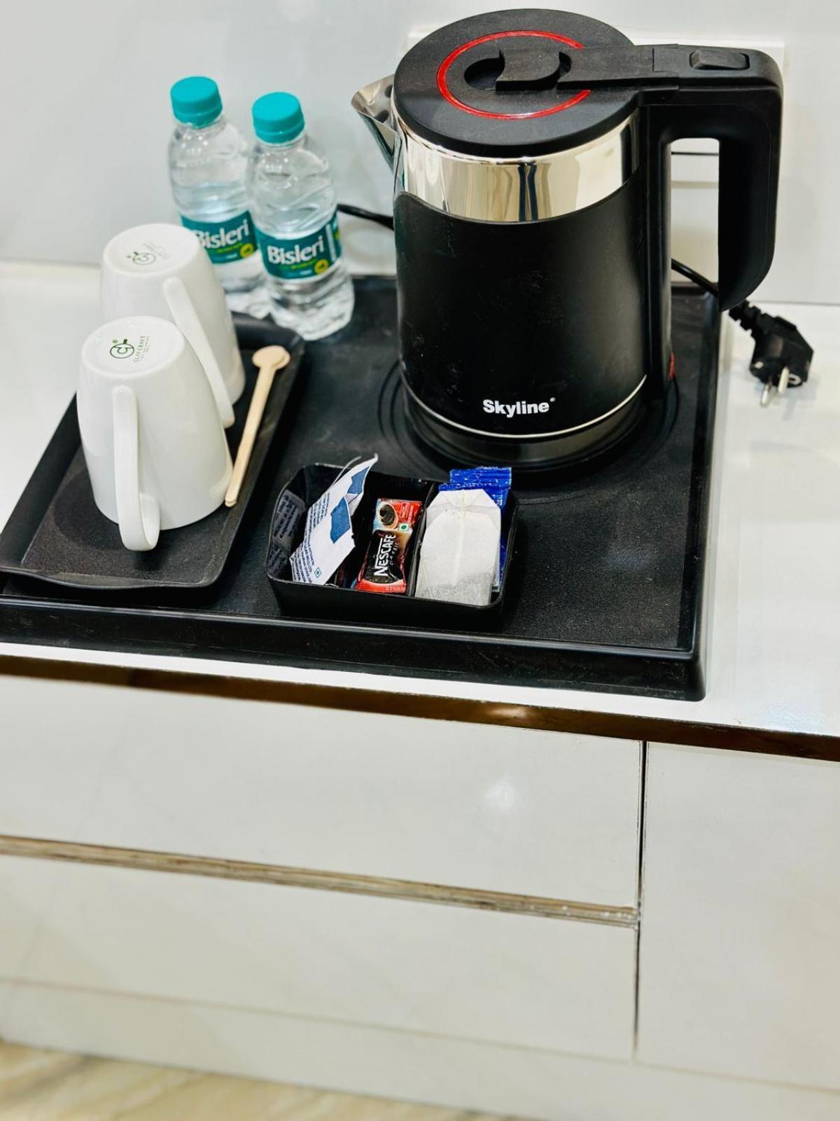 Hotel Samrat Residency 10 Mints Walking Distance Nizamuddin Railway Station นิวเดลี ภายนอก รูปภาพ